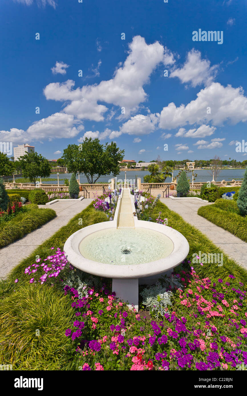 Un jardin Hollis 1,2 acre jardin botanique sur le lac Mirror à Lakeland en Floride Banque D'Images