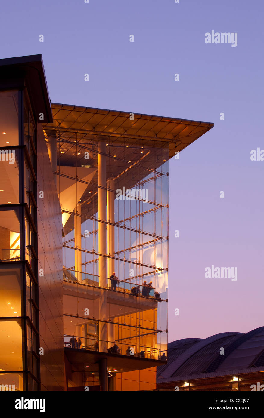 En Angleterre, Manchester, Bridgewater Hall éclairé au crépuscule Banque D'Images