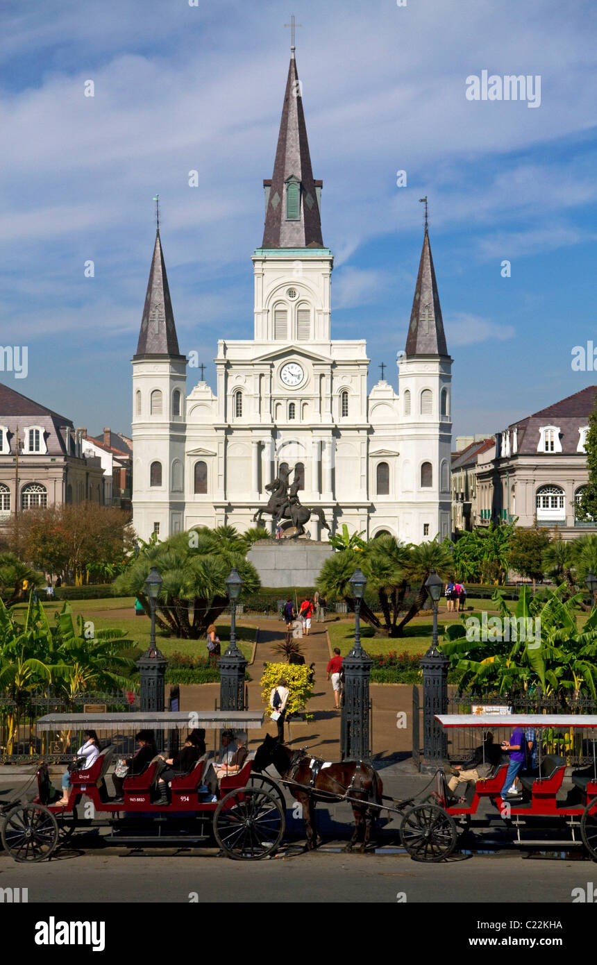 La Cathédrale Saint Louis et Jackson Square situé dans le quartier français de La Nouvelle-Orléans, Louisiane, Etats-Unis. Banque D'Images