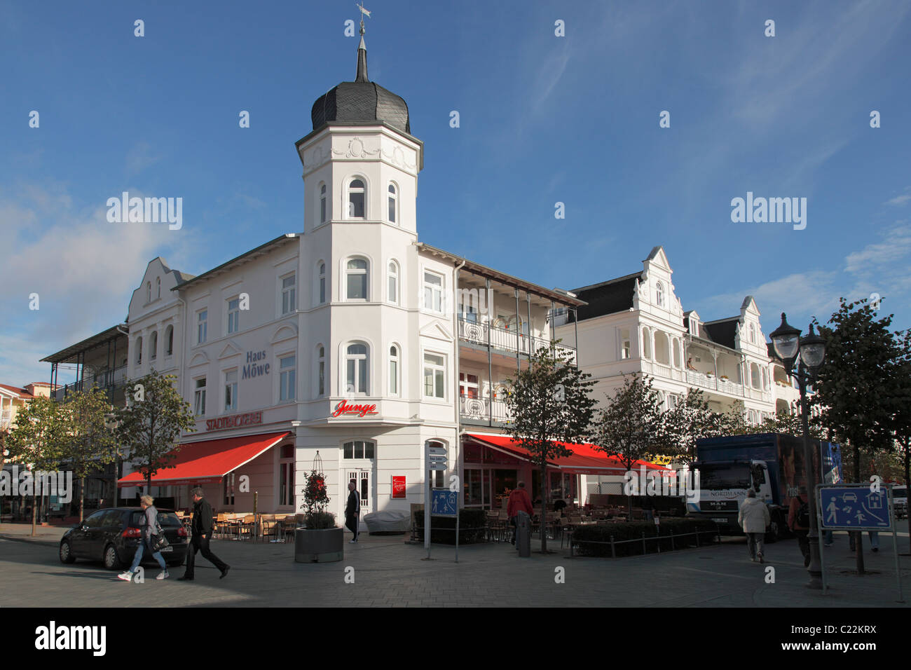 Maison dans la rue principale de Binz ; Hauptstrasse à Binz Banque D'Images