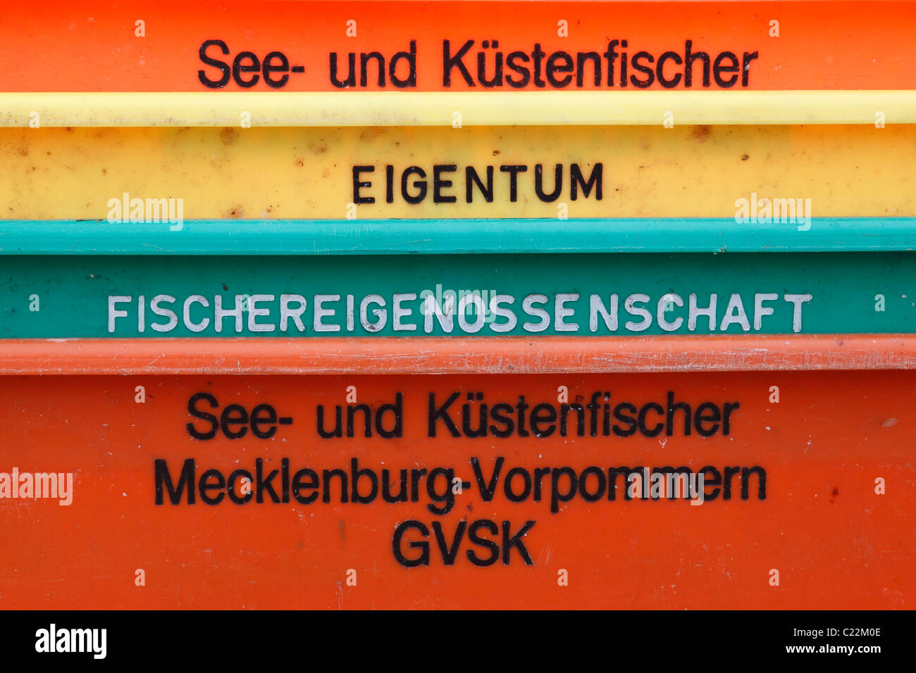 Boîtes de pêche d'une coopérative de pêche dans l'Allemagne de l'Est ; Boxen der Fischfang Voir und Küstenfischer Mecklenburg-Vorpommern Banque D'Images