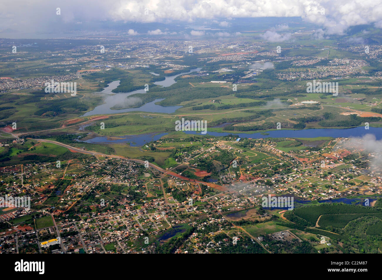 Vue aérienne de petites villes et de rivières dans la partie nord de l'état de Rio de Janeiro , Brésil Banque D'Images