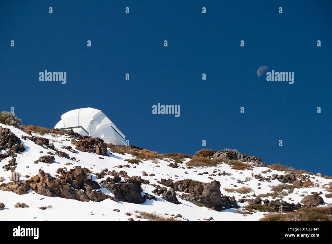 Le télescope Liverpool et la Lune (La Palma, Îles Canaries, Espagne) Banque D'Images