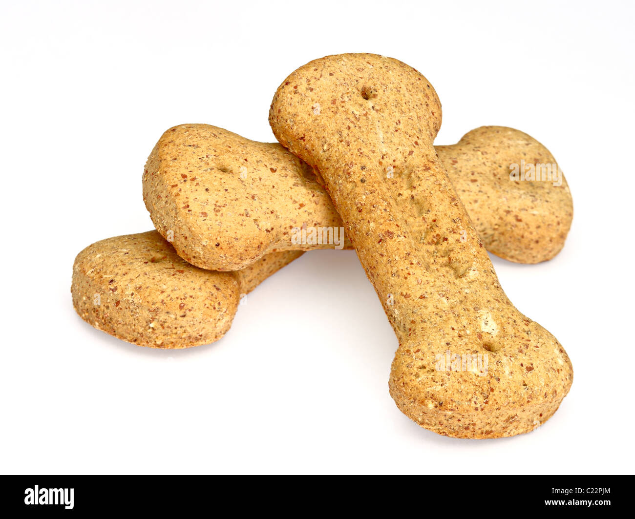 Pile de biscuits pour chiens en forme d'os, isolé sur fond blanc Banque D'Images