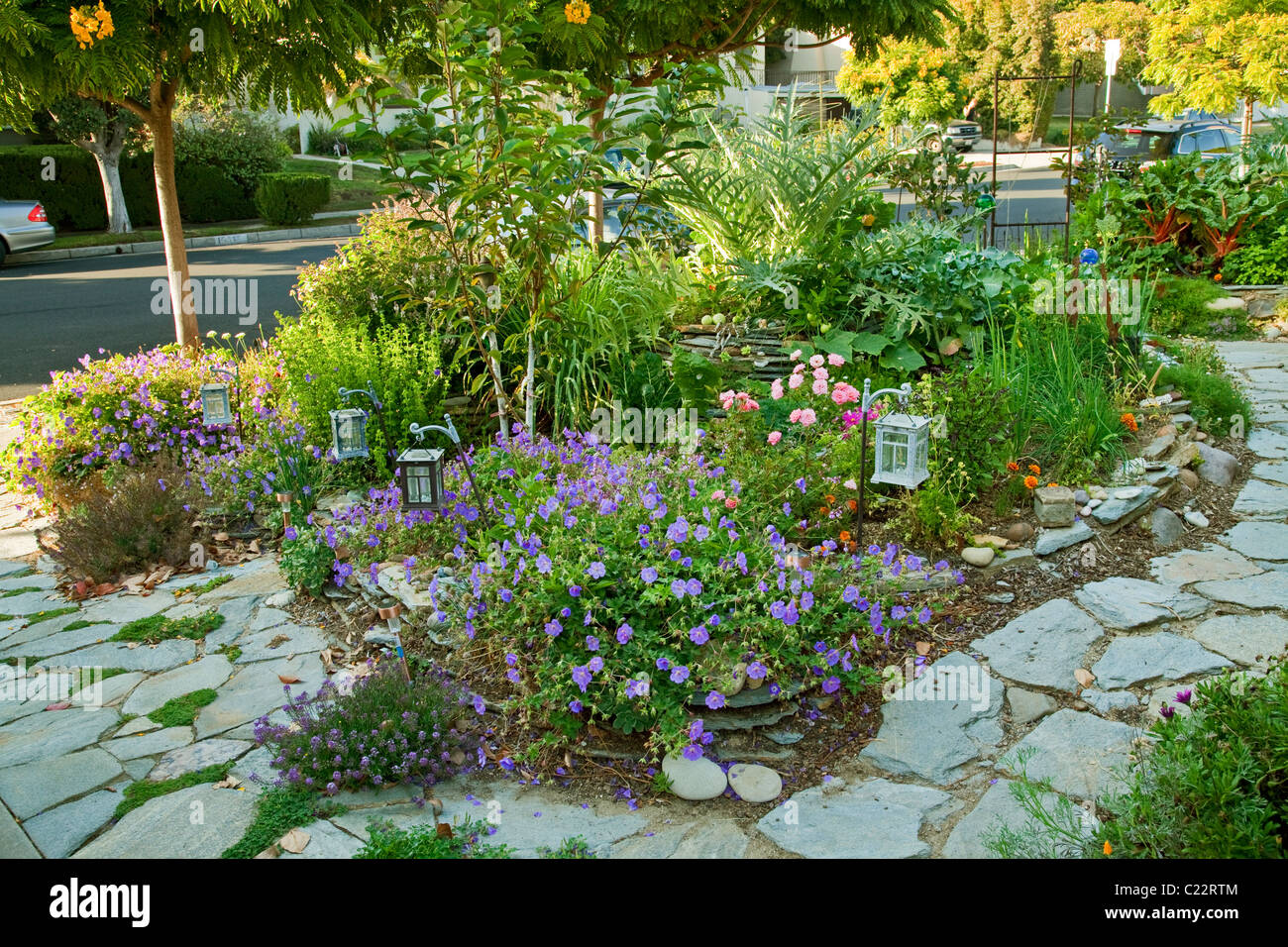 La Permaculture jardin conçu par Larry Santoyo d'une coulée d'Design Works. Banque D'Images