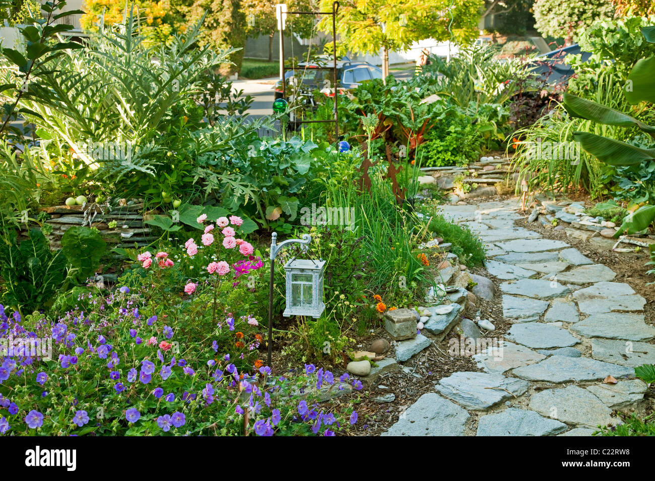 La Permaculture jardin conçu par Larry Santoyo d'une coulée d'Design Works. Banque D'Images