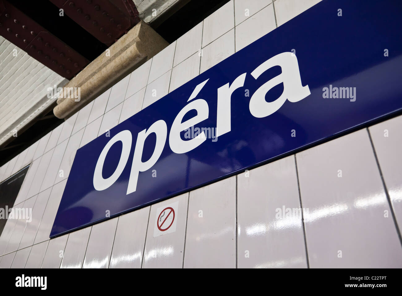 Paris Metro sign Opera ; Paris, France, Europe. Charles Lupica Banque D'Images