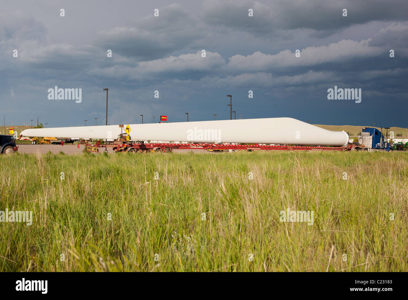 Pale d'éolienne sur un camion.Cheyenne, comté de Laramie, Wyoming, États-Unis. Banque D'Images