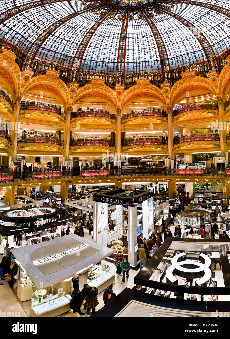 Intérieur art nouveau de le grand magasin Galeries Lafayette Paris France. Lupica Studio Banque D'Images