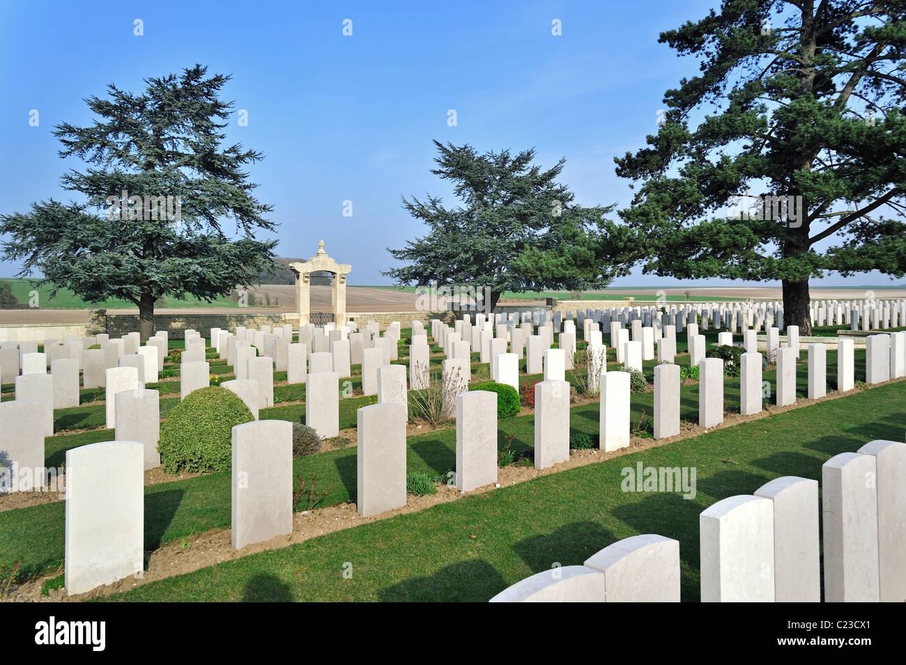 Pierres tombales au cimetière de la Première Guerre mondiale l'un des ouvriers chinois WW1 à Noyelles-sur-Mer, Baie de Somme, Picardie, France Banque D'Images