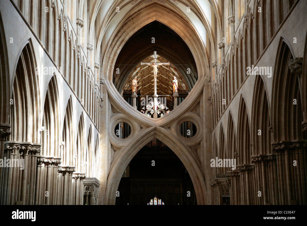 Nef de l'intérieur et à l'arches ciseaux Wells Cathedral, Wells, Somerset, Angleterre. Banque D'Images