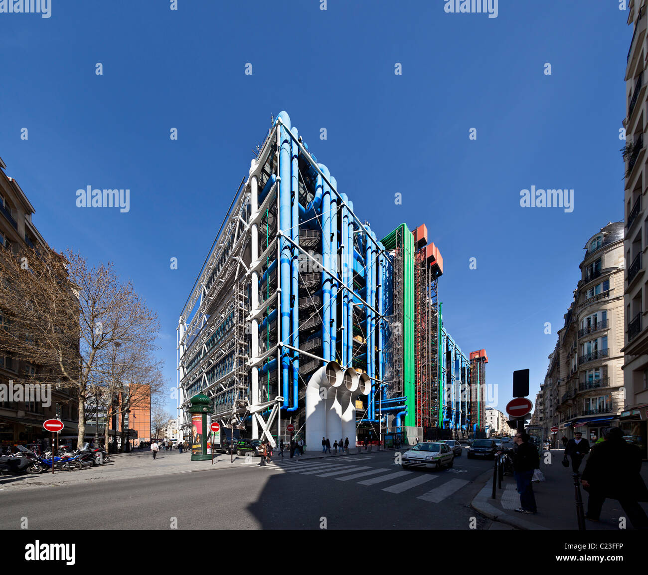 Vue extérieure Centre Pompidou Paris (Centre Pompidou) ; Paris, France. Lupica Studio Banque D'Images