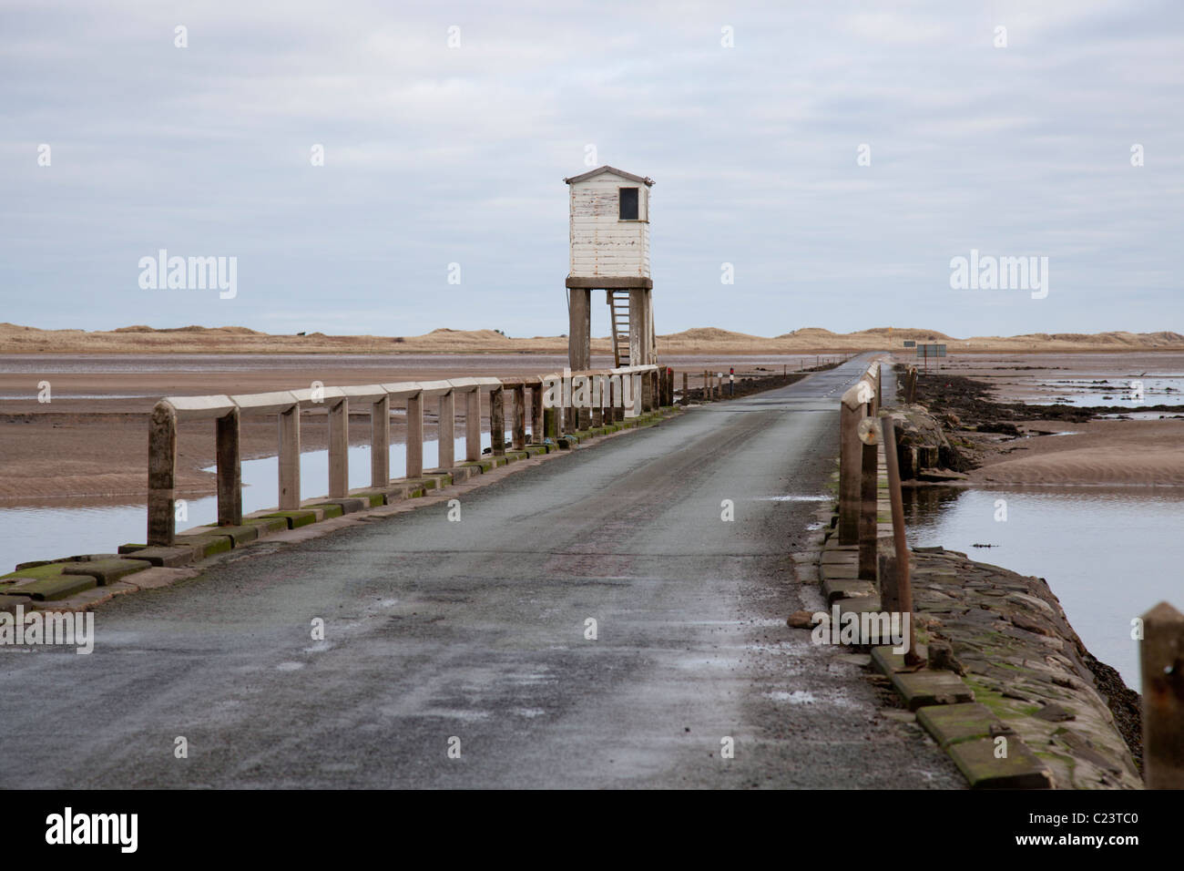 Le refuge de marée sur la chaussée à l'Île Sainte, Northumberland, Lindisfarne Banque D'Images