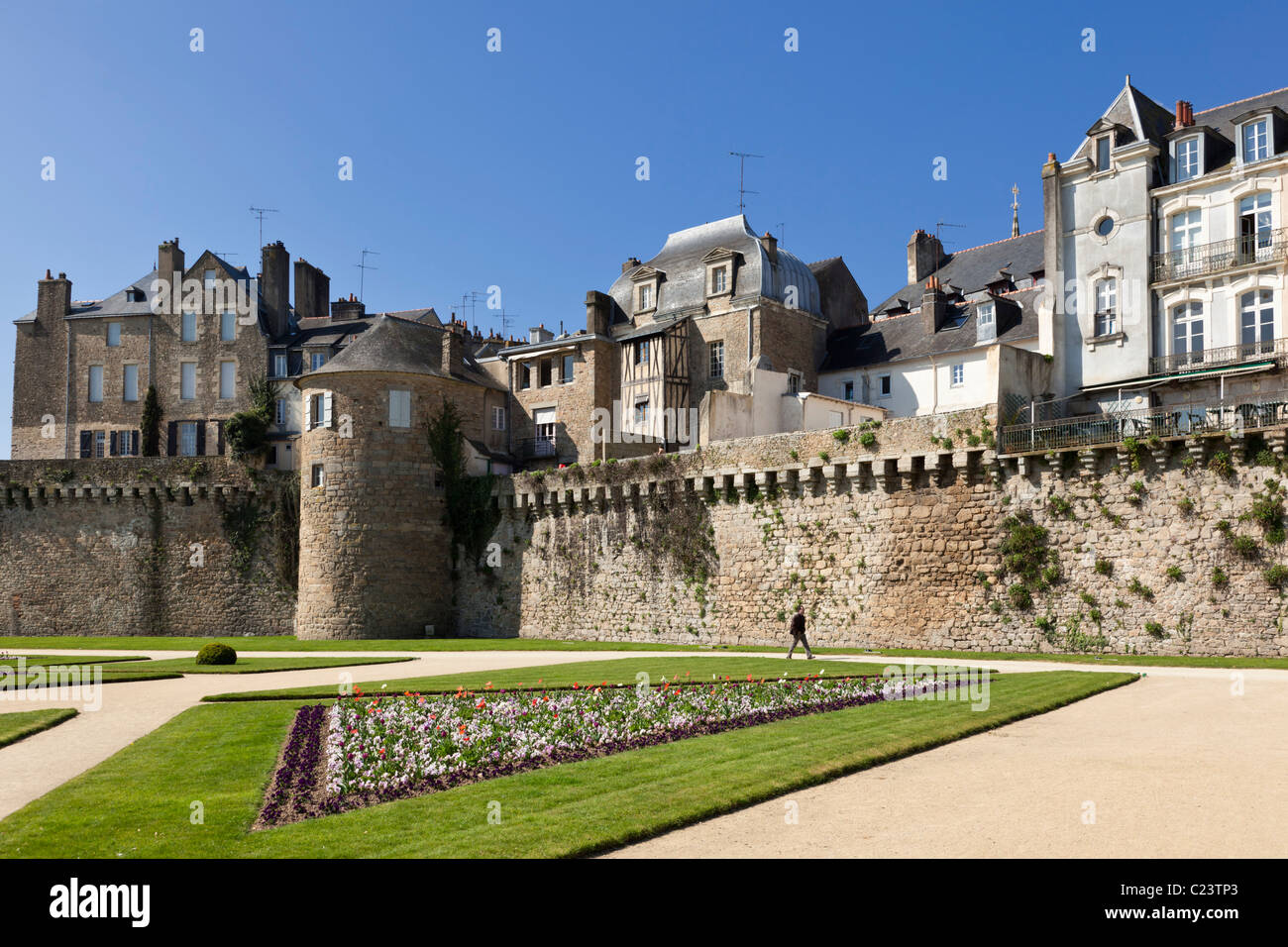 Les murs de la ville, jardins et maisons de la cité médiévale de Vannes, Morbihan, Bretagne, France Banque D'Images