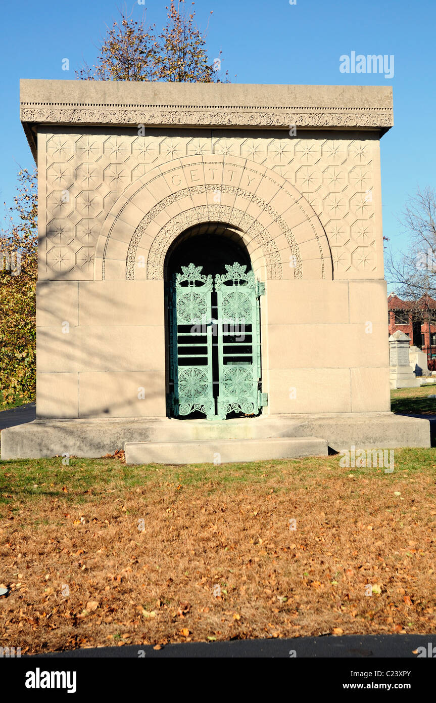 Graceland Cemetery est le lieu de sépulture de nombreux personnages célèbres de l'histoire de Chicago la Carrie Eliza Getty tombe. Chicago, Illinois, USA. Banque D'Images