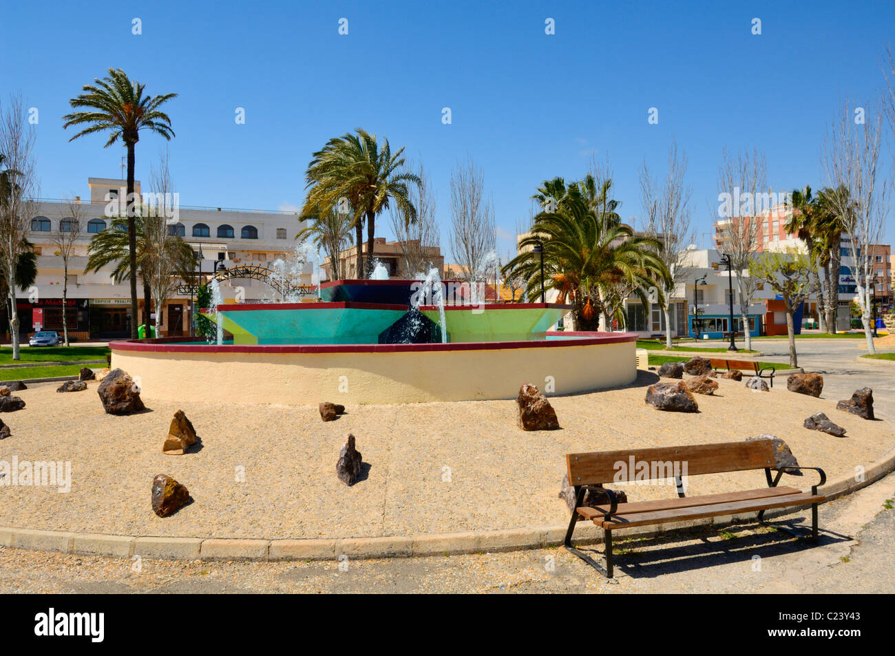 L'eau des fontaines dans la ville méditerranéenne de San Pedro del Pinatar, Murcia, Espagne. Banque D'Images