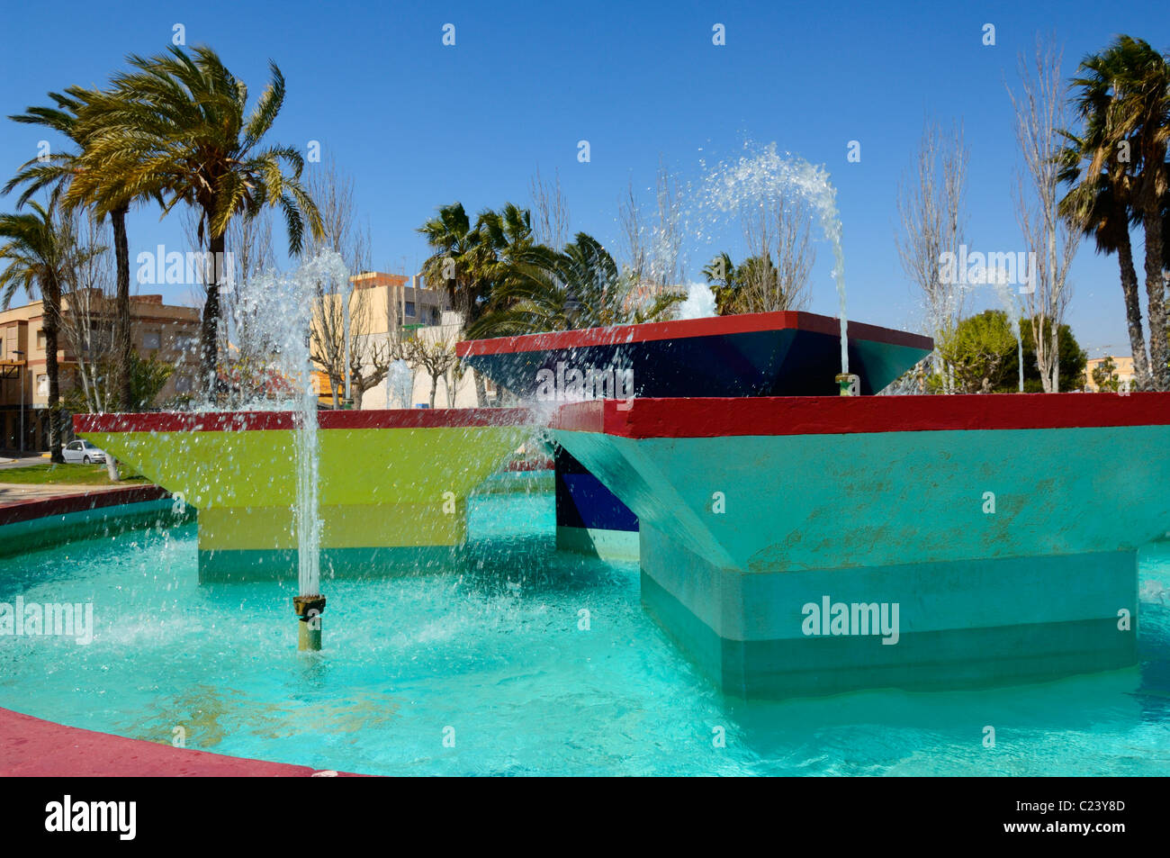 L'eau des fontaines dans la ville méditerranéenne de San Pedro del Pinatar, Murcia, Espagne. Banque D'Images