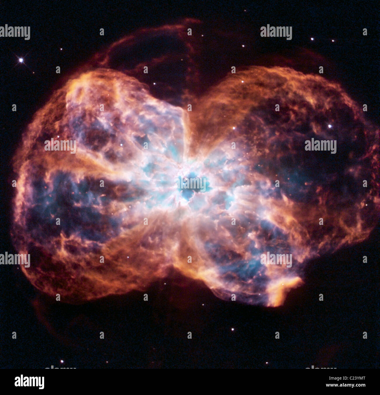 Des étoiles naines blanches et colorées déclin d'un étoile image prise par le télescope Hubble de la NASA NGC 2440 Banque D'Images