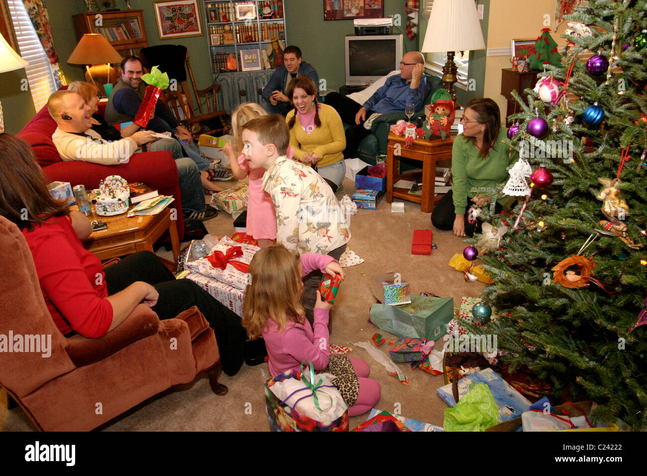 L'ouverture de la famille et donner des cadeaux aux autres le jour de