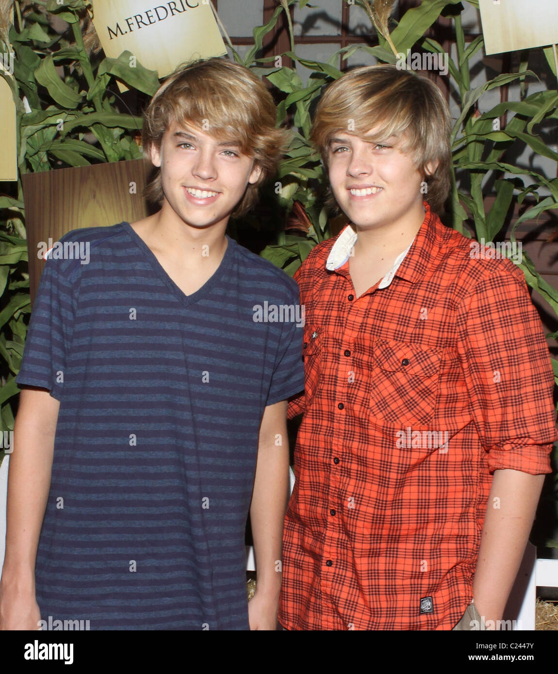 Dylan Sprouse et Cole Sprouse Ronald McDonald Camp pour une bonne fois 17e Carnaval Halloween tenue à Universal Studios Banque D'Images