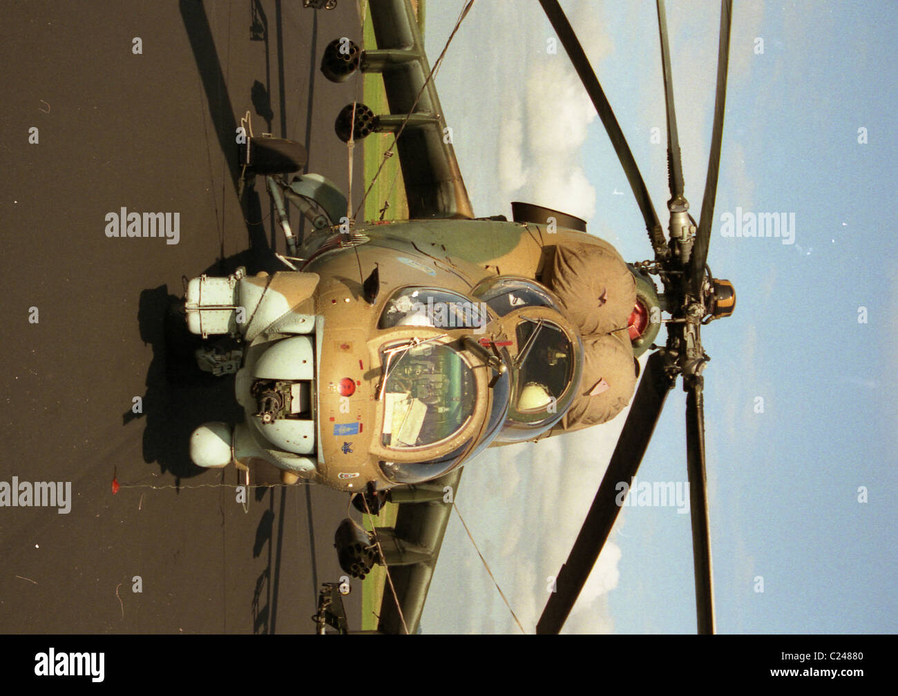 Le Mil Mi-24 (Cyrillique : Миль Ми-24, 'OTAN Hind) est une immense (hélicoptère de combat et d'hélicoptères d'attaque)[1] et lo Banque D'Images