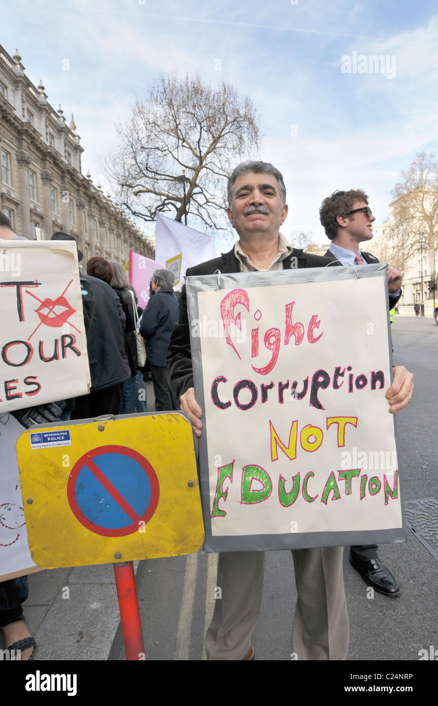 Sauvegarder campagne ESOL Further Education College étudiants professeurs qui protestent contre les coupures de l'éducation de Downing Street Banque D'Images
