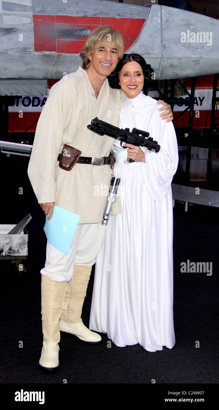 Matt Lauer comme Luke Skywalker et Meredith Vieira comme Princesse Leia NBC's "Today Show" comme la robe d'ancrage exprimés de 'Star Wars' Banque D'Images