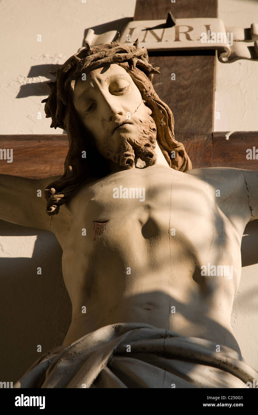 Jésus Christ sur la croix de l'église de Vienne - sculpture Banque D'Images