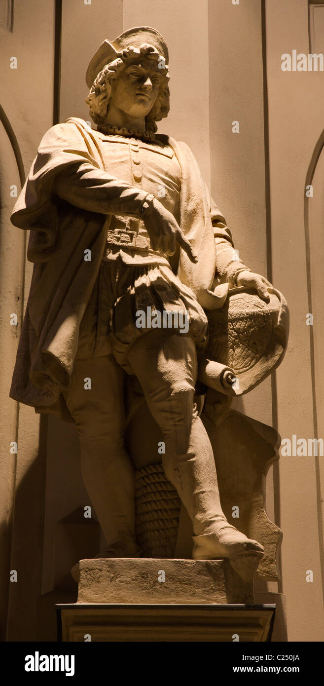 Vienne - statue de Christophe Colomb art museum façade dans la nuit Banque D'Images