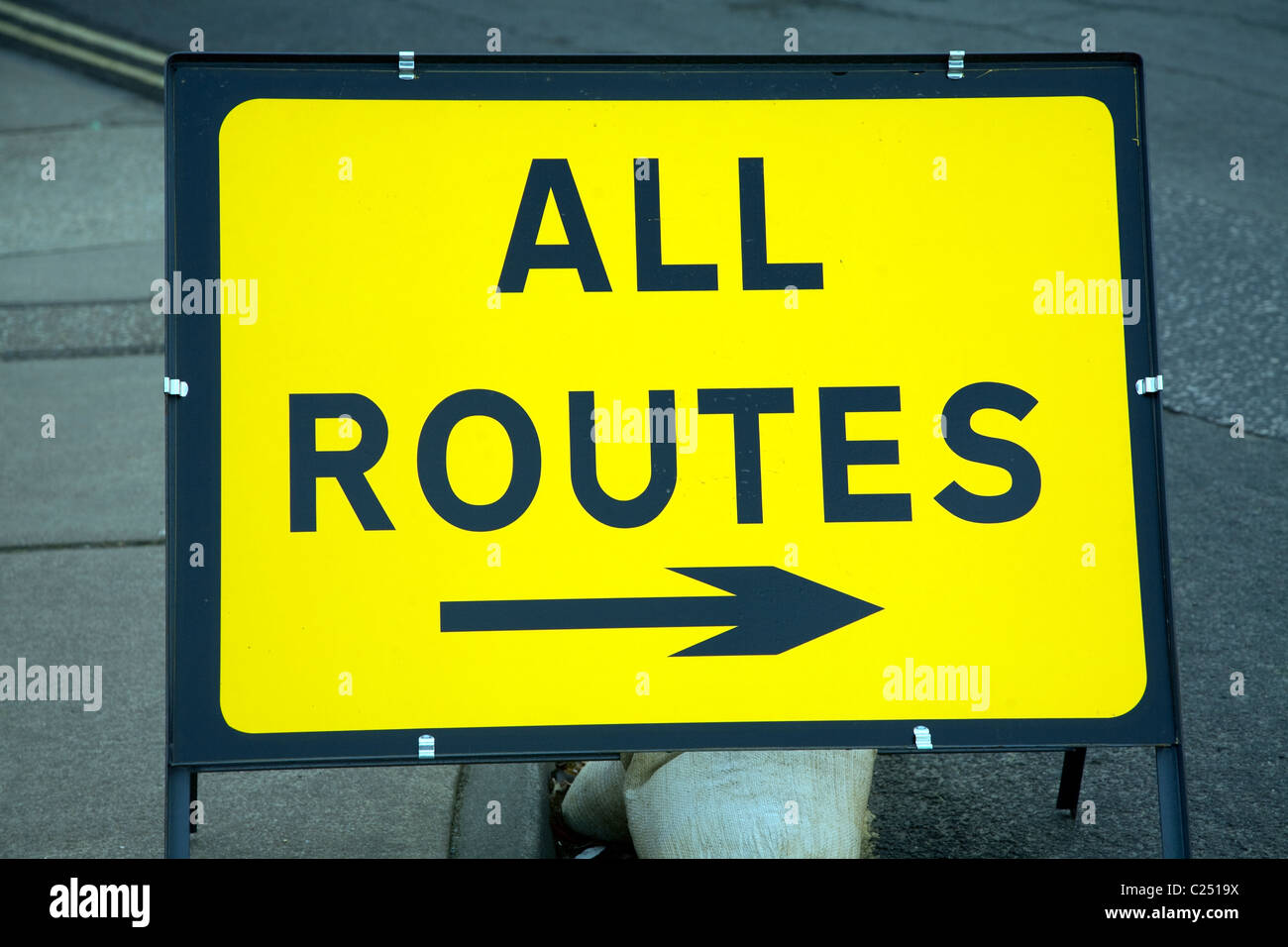 Tous les itinéraires de détournement signe pointeur flèche de direction Banque D'Images