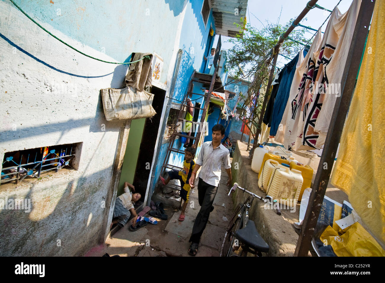La vie quotidienne, des bidonvilles près de Colaba, Mumbai, Inde Banque D'Images