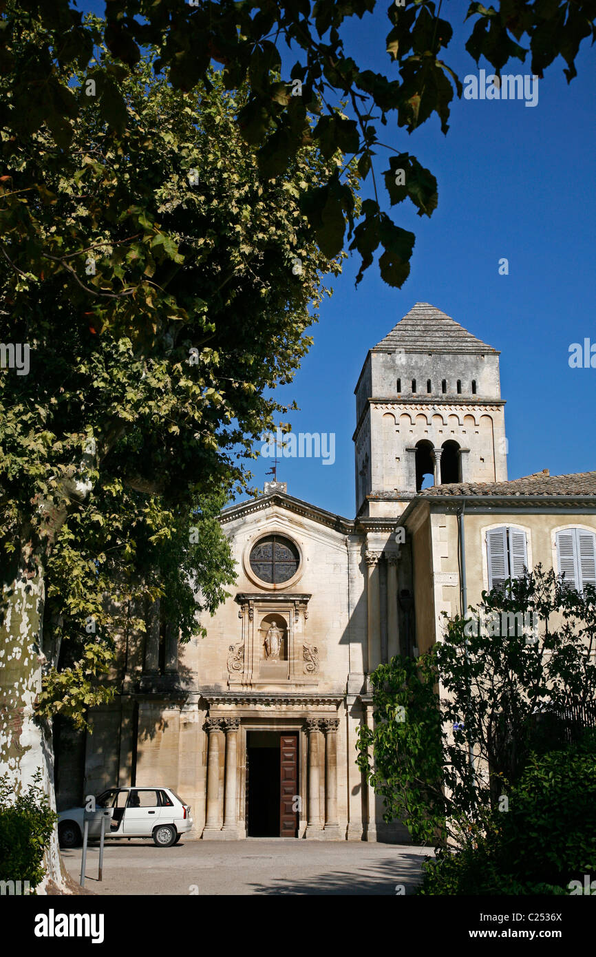 L'église de St Paul de Mausole, St Remy de Provence, Bois du Rhone, Provence, France. Banque D'Images