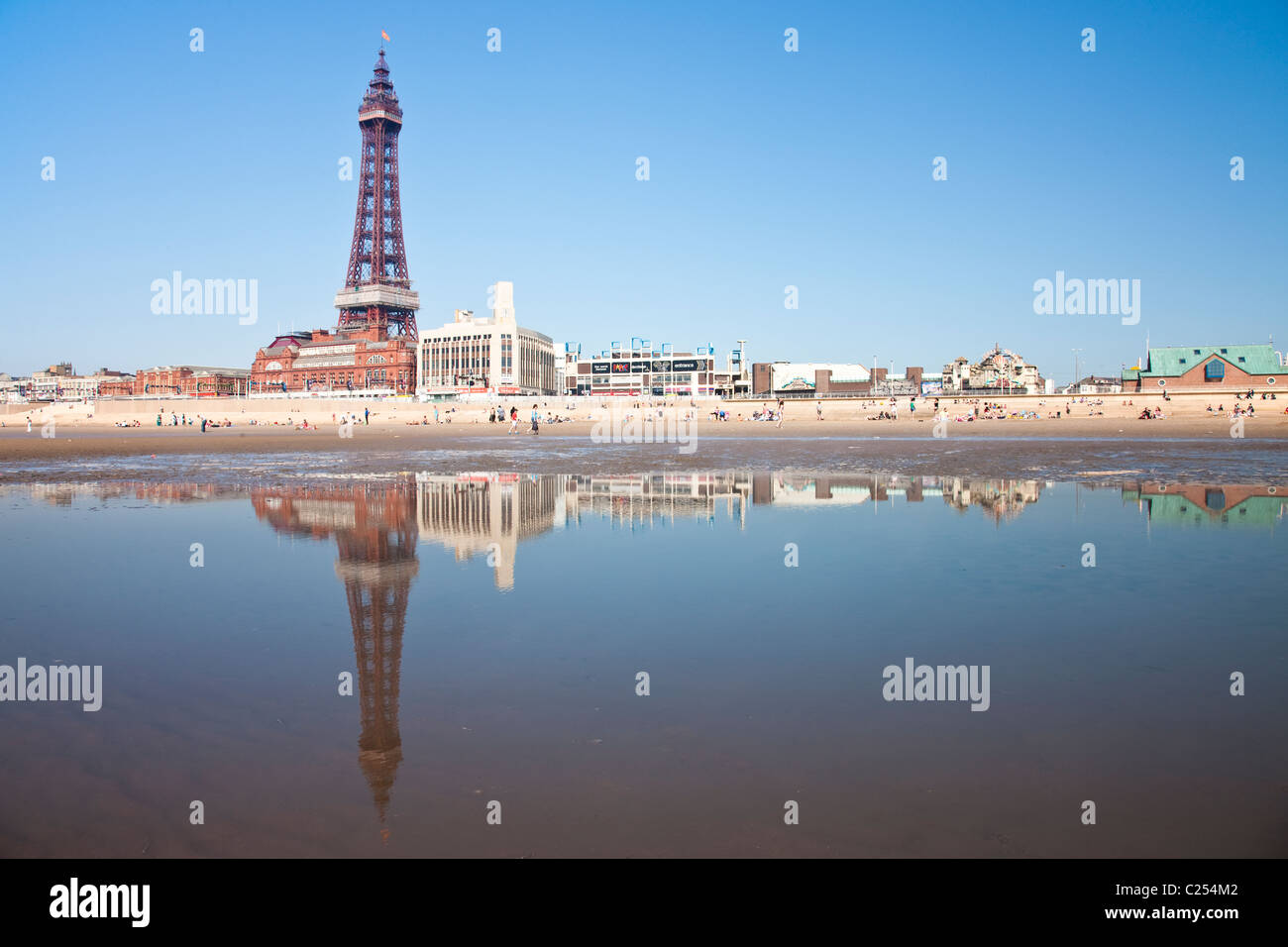 La tour de Blackpool à plage de Blackpool, dans le Lancashire, Angleterre, RU Banque D'Images