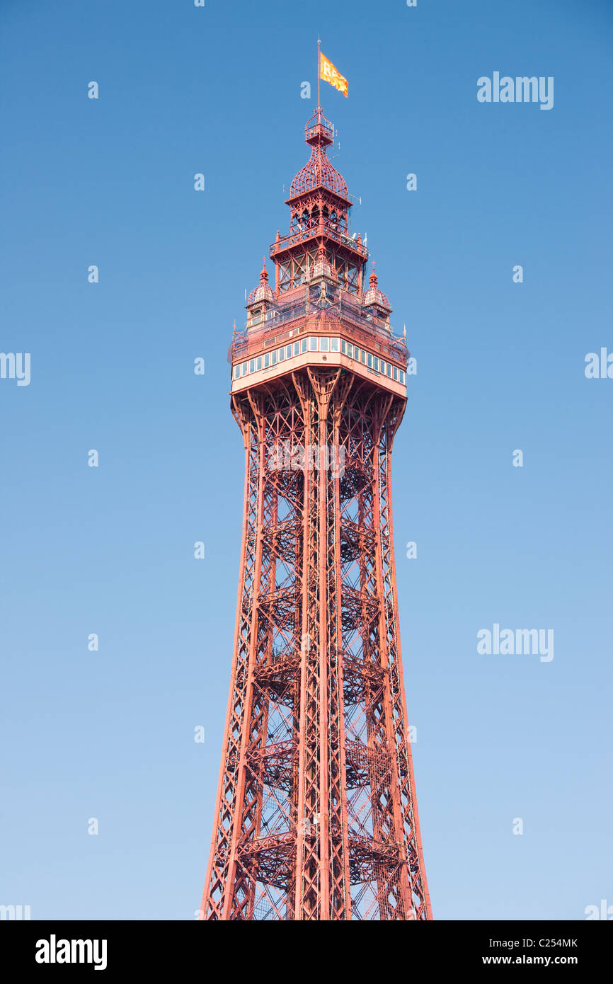 La tour de Blackpool à plage de Blackpool, dans le Lancashire, Angleterre, RU Banque D'Images