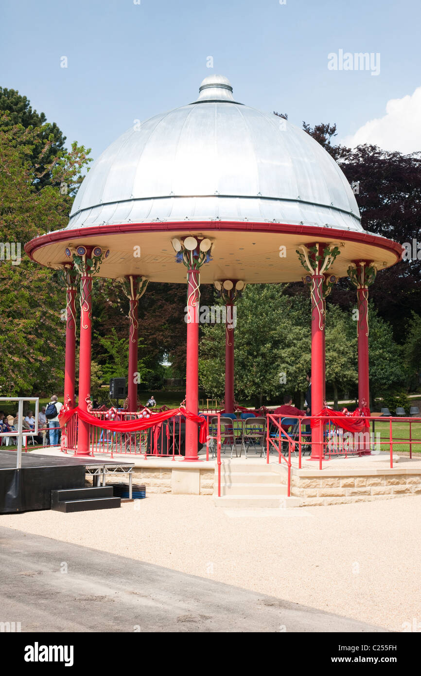 Le kiosque dans Roberts Park à Saltaire, Yorkshire, UK Banque D'Images