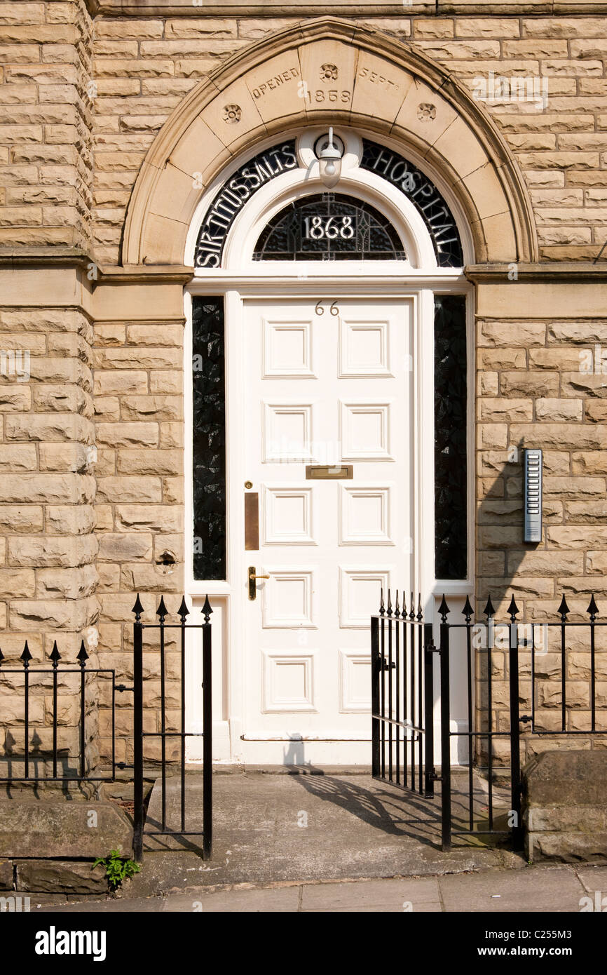 Entrée de l'hôpital de Titus Salt Saltaire, Yorkshire, UK Banque D'Images