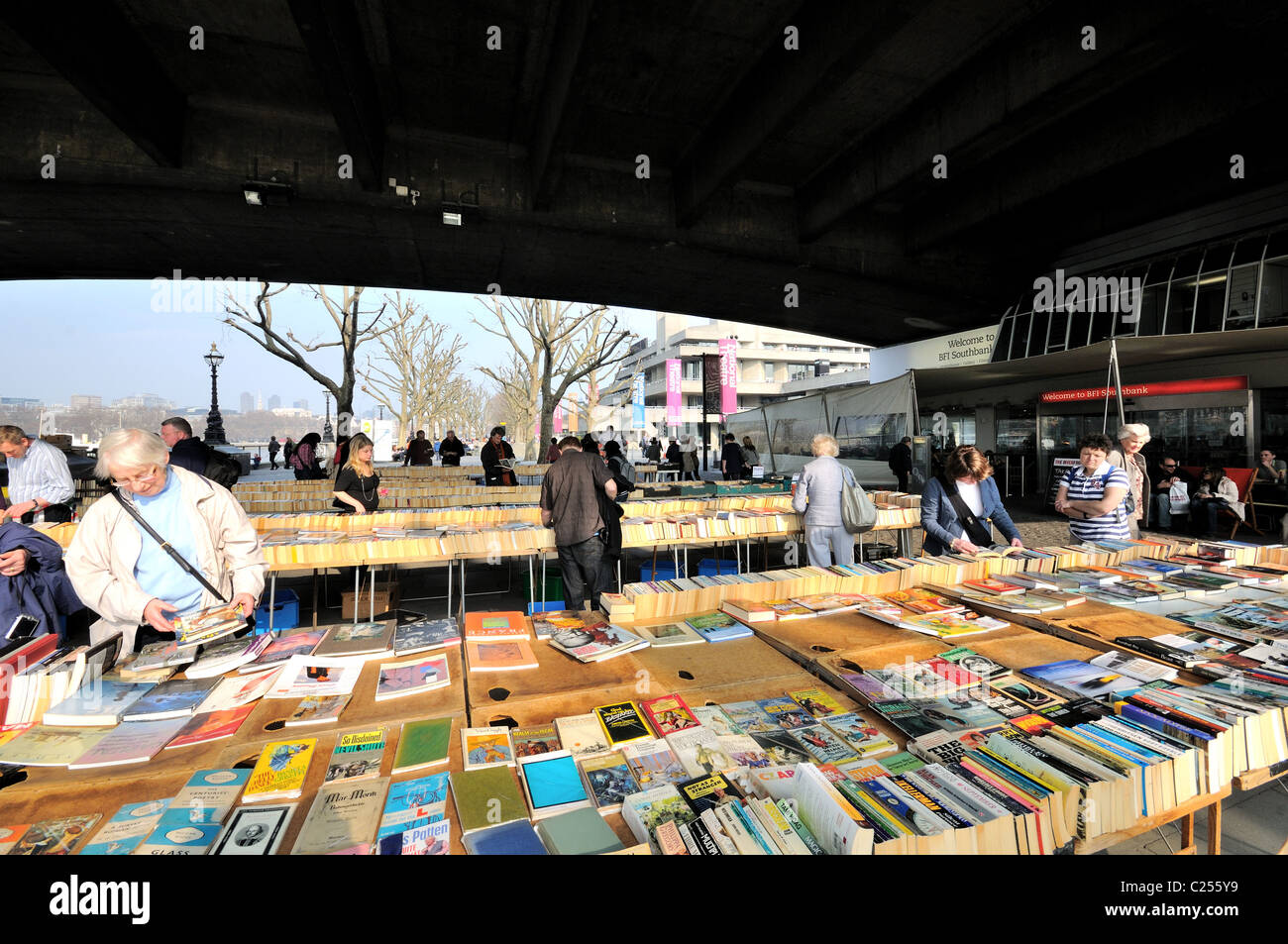 Sur le marché du livre de Londres South Bank Banque D'Images