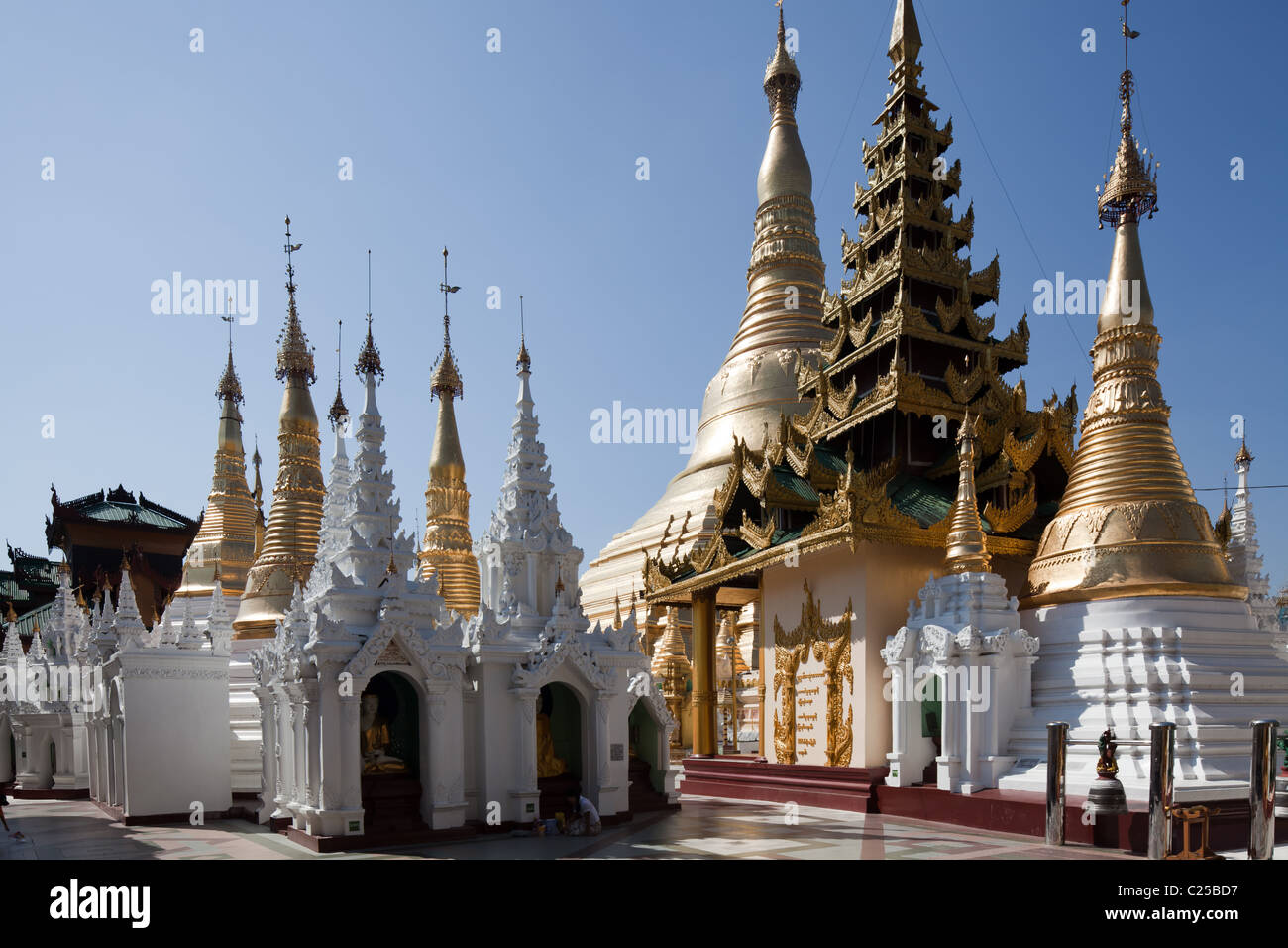 De l'intérieur le plus grand temple bouddhiste de la pagode Shwedagon, Rangoon, Birmanie. Banque D'Images