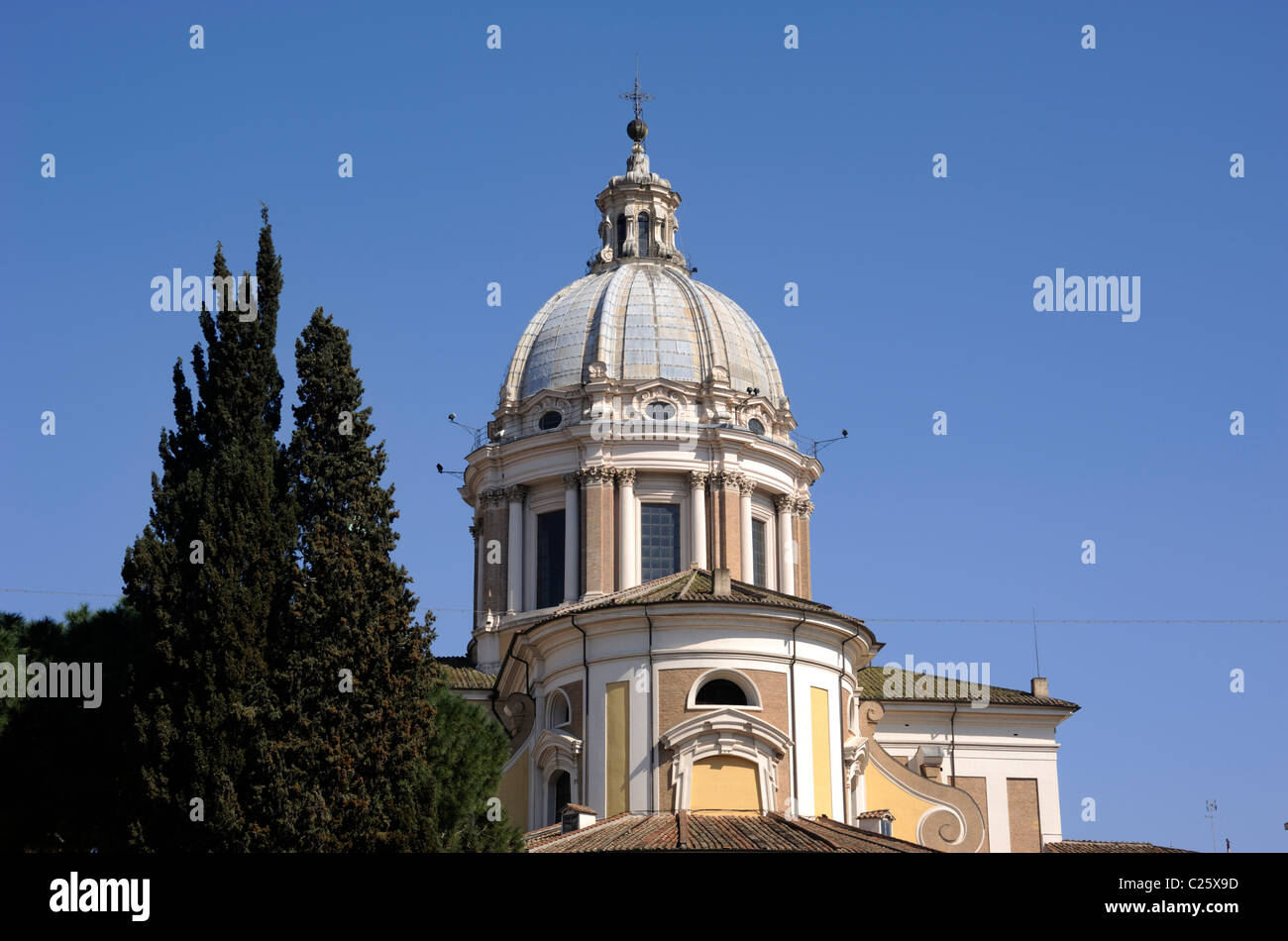 Italie, Rome, l'église de San Carlo al Corso, coupole Banque D'Images