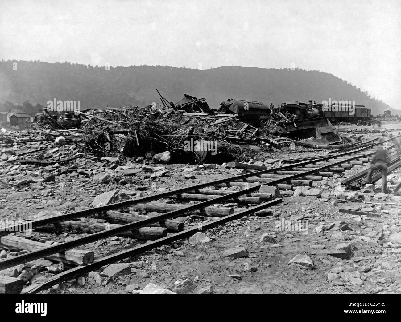 Épave de wagons Pullman et les moteurs à Conemaugh, Johnstown Flood, 31 mai 1889 Banque D'Images