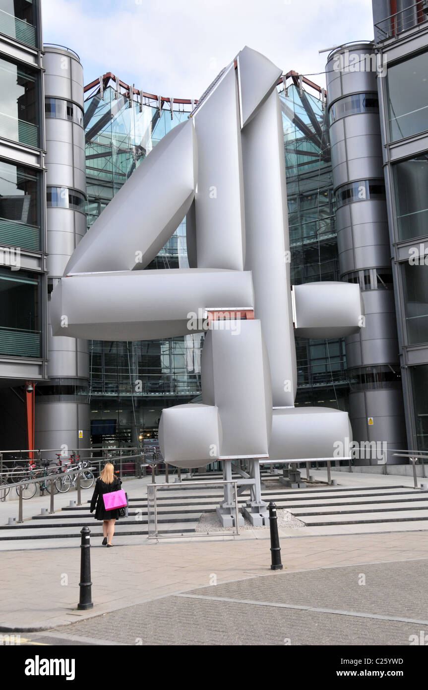 Channel 4 construction sculpture Logo horseferry road Banque D'Images