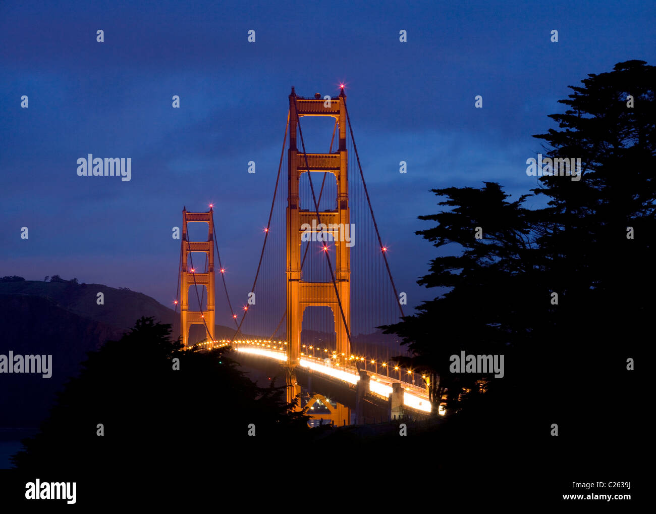 Le Golden Gate Bridge at night - San Francisco, California USA Banque D'Images