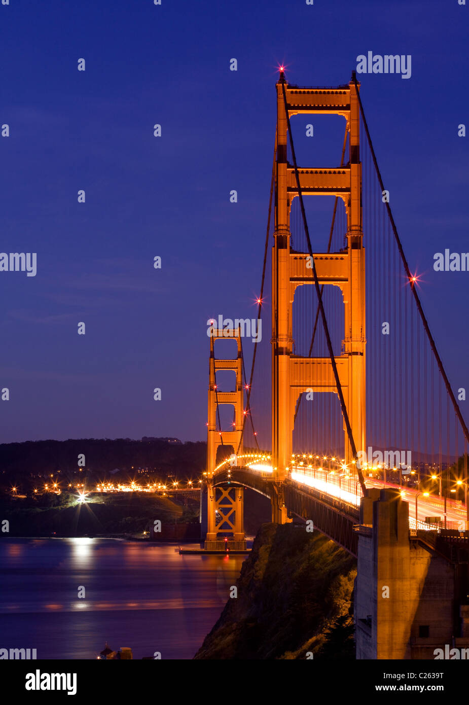 Le Golden Gate Bridge at night - San Francisco, California USA Banque D'Images