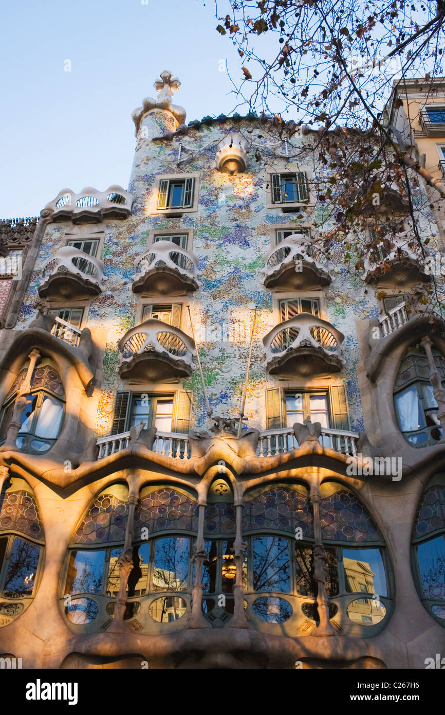 Barcelone, Espagne. Casa Battlo par Antoni Gaudi. Banque D'Images