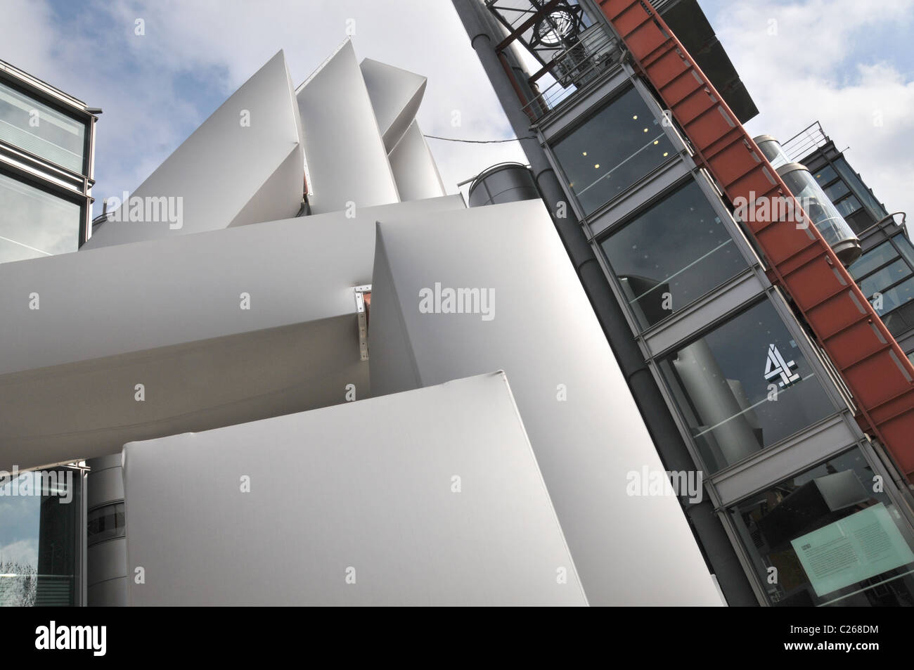 Channel 4 construction sculpture Logo horseferry road Banque D'Images