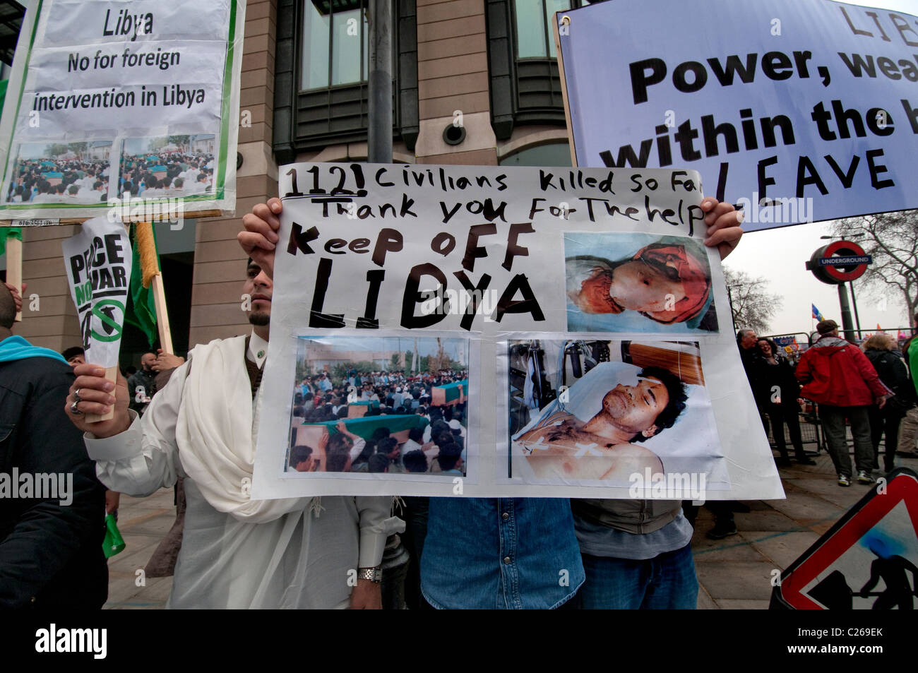 Libyens à Londres pour protester contre l'intervention en Libye Banque D'Images