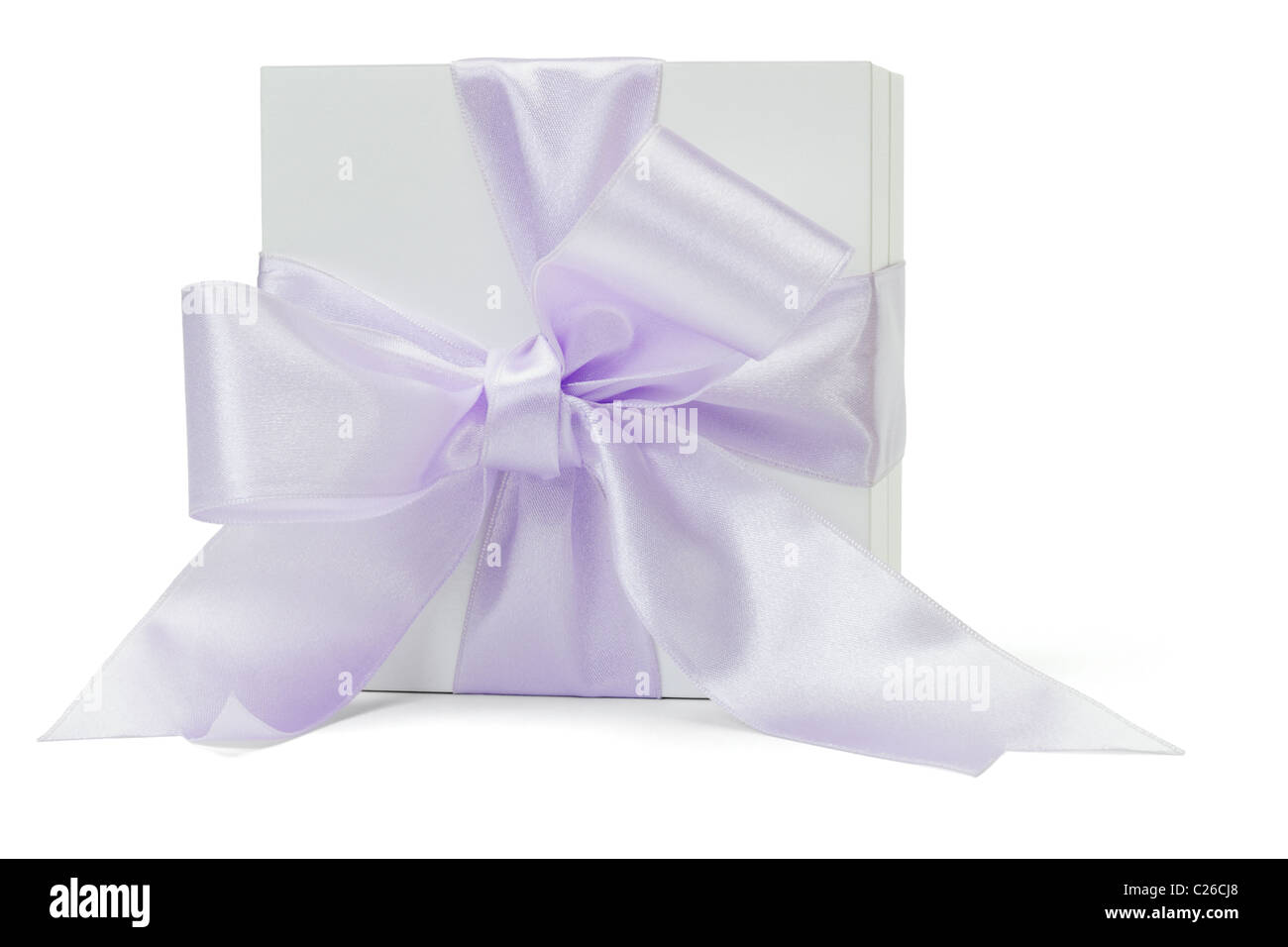 Boîte-cadeau avec grand ruban violet couché sur le côté Banque D'Images