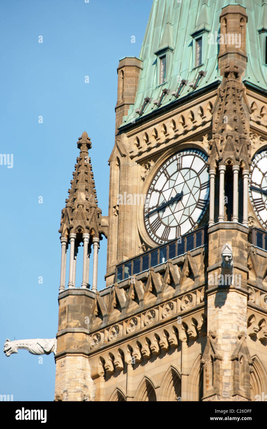 Détail de la tour du Parlement du Canada à Ottawa dans la lumière du matin Banque D'Images