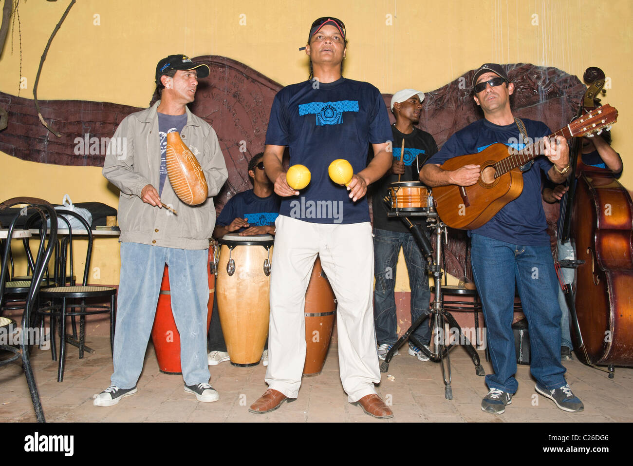 Groupe de musiciens, Casa de la trova, Trinidad, la province de Sancti Spiritus, Cuba Banque D'Images