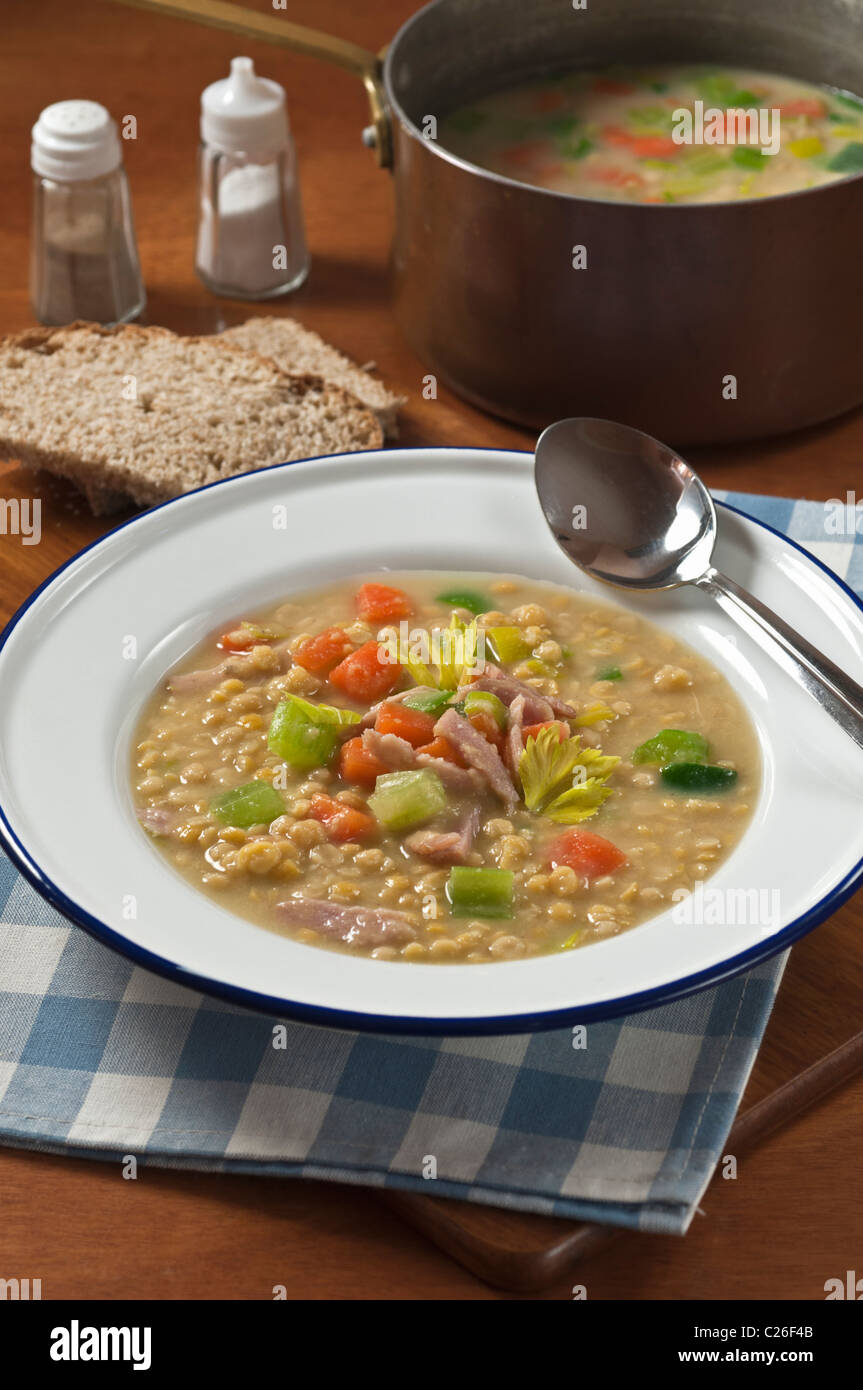 Londres particulier de la soupe. Soupe aux pois jaunes et jambon Banque D'Images